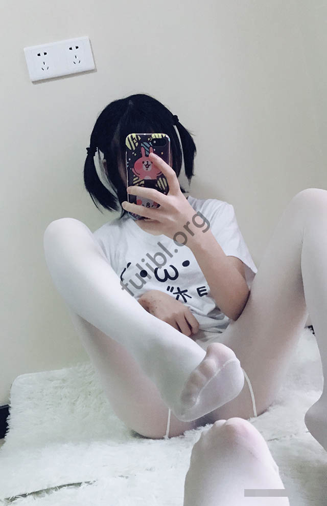 微博福利姬@悠宝- VIP图包之白丝袜[44P/40.0M]