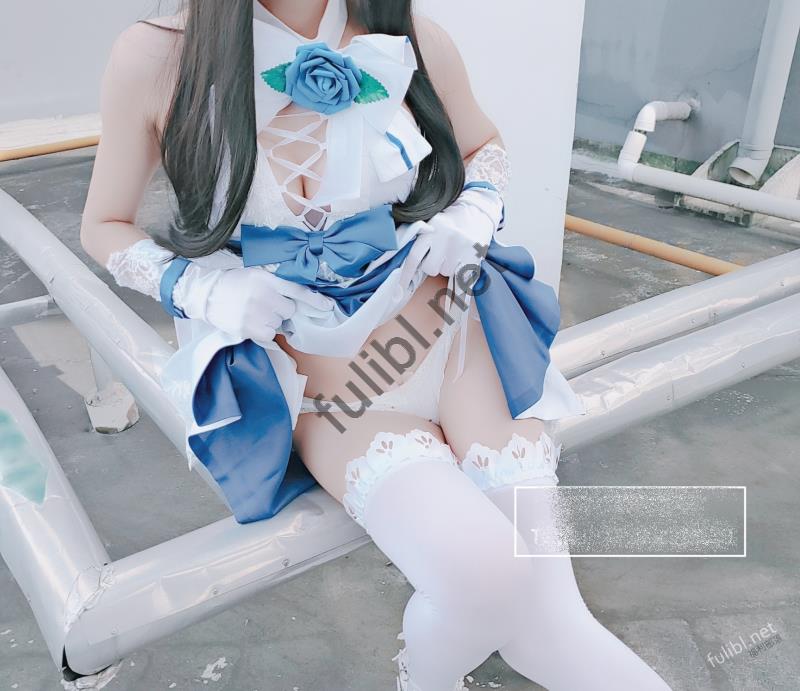 福利姬@奈莉酱(傲娇黑兔) – 天台上的芽衣[37P/68M]