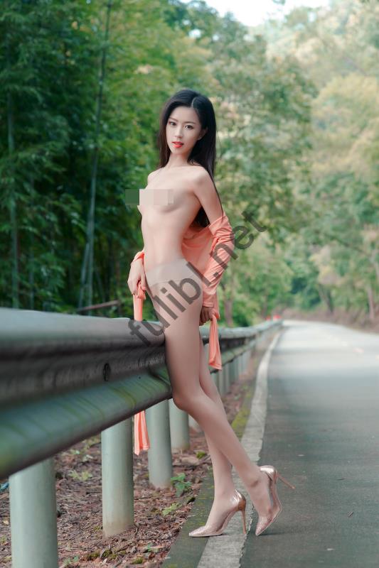 秀人网模特@小子怡Alice - 踏青与公路上的人前露出[143P/528M]