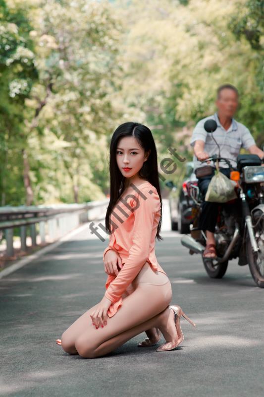 秀人网模特@小子怡Alice - 踏青与公路上的人前露出[143P/528M]