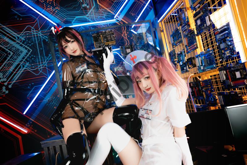 高质量coser@神楽坂真冬 - 透明胶体护士+水中笑颜 2套合集[300P+6V/1.42G]